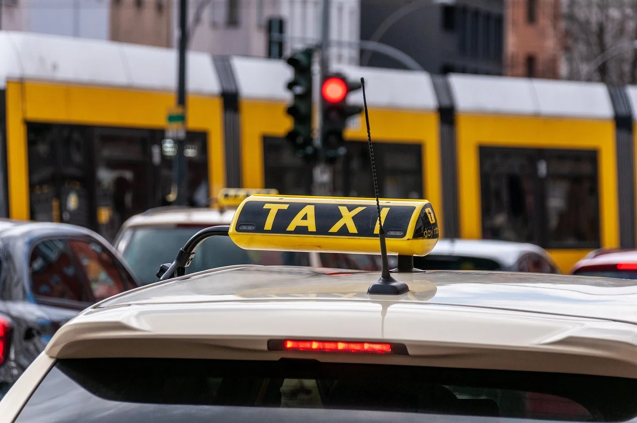 Rejoindre Paris depuis Orly : les avantages d'un transfert privé pour un voyage sans stress